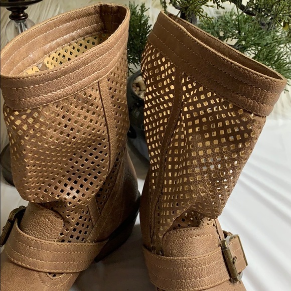 “Restricted” ankle boot - Picture 4 of 8